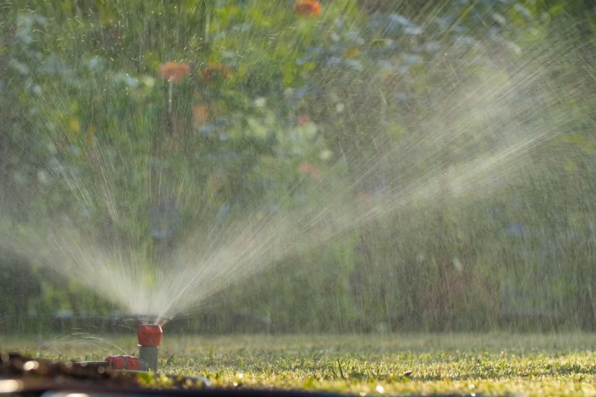 prskalica zaliva travnjak